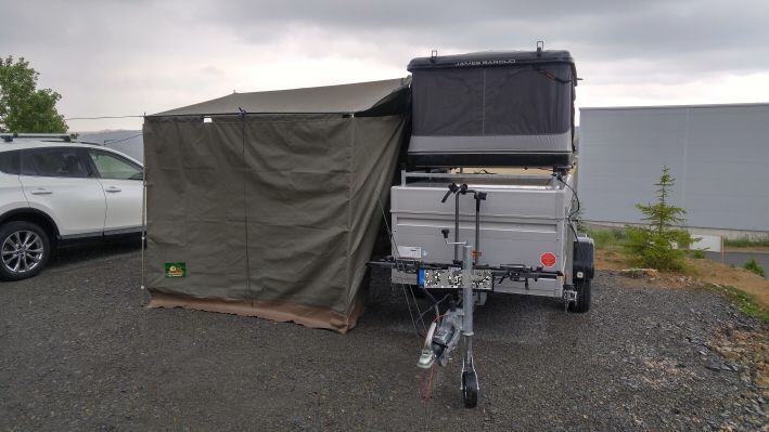 Ideale L&ouml;sung an Anh&auml;nger mit Dachzelt.