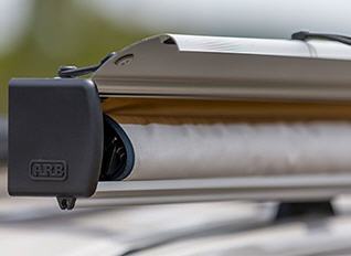 Die ARB-Markise eingerollt in eine Aluminium Harts