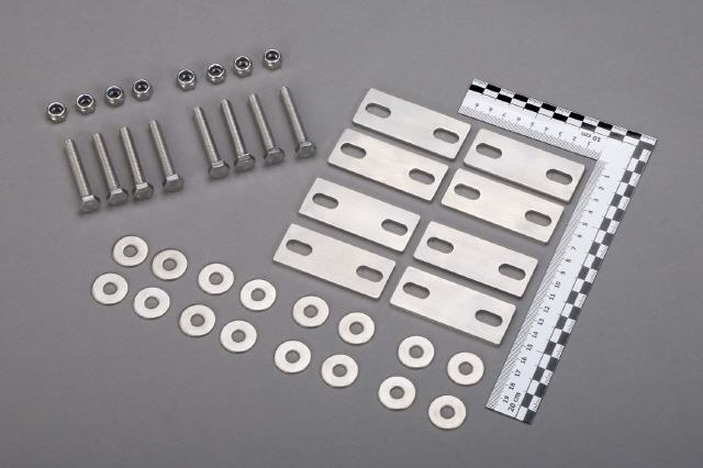 Set mit 8 Markisen-Montageplatten.