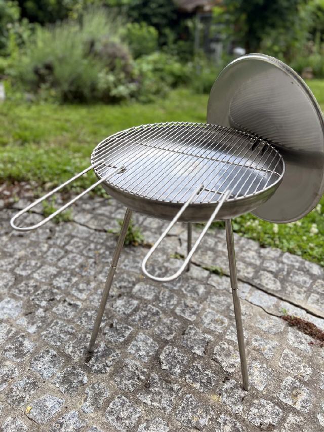 Clevere L&ouml;sung: Deckel als Windschutz.