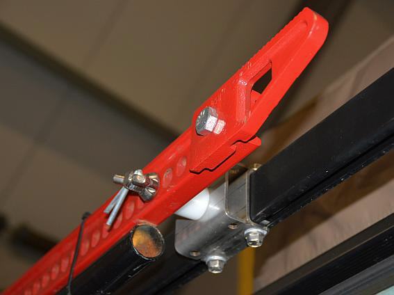 Hi-Lift, leicht zug&auml;nglich am Dachtr&auml;ger montiert.