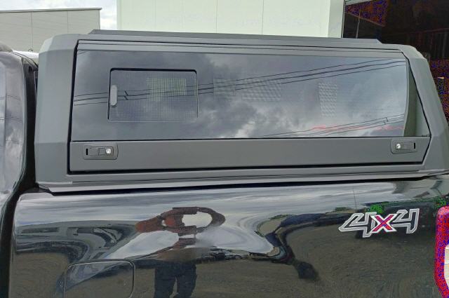 Rhinoman Xtreme m. Seitenfenster.