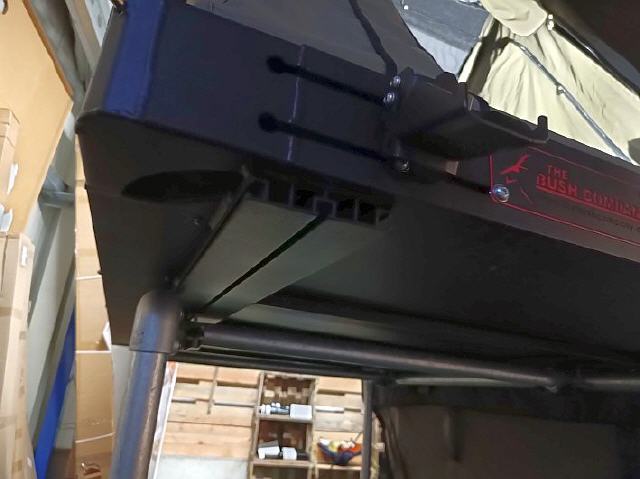 Profilschiene mit Nut l&auml;ngsverlaufend.