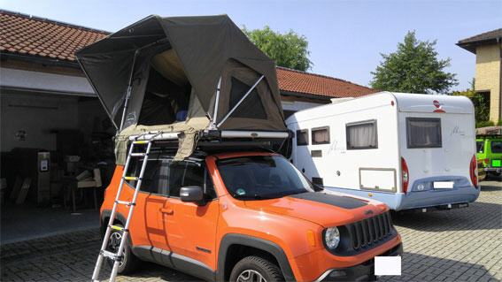 Slimline 2 auf Renegade mit Sheepie-Dachzelt.