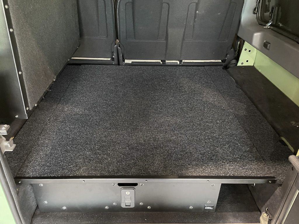 Ebene Fl&auml;che zwischen den Radk&auml;sten