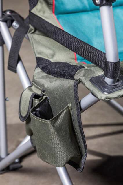 Mit zwei Seitentaschen f&uuml;r Getr&auml;nke und Handy.