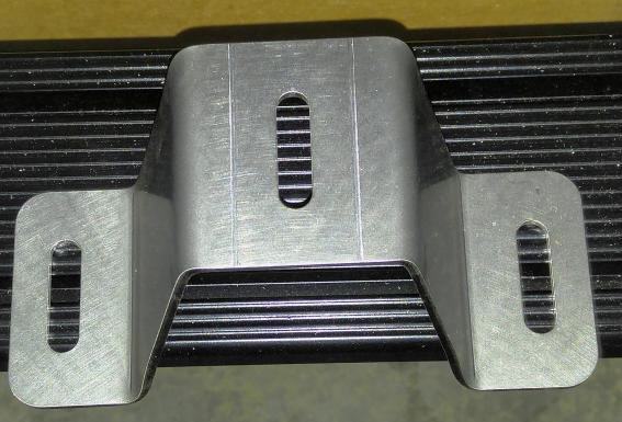 Befestigung ohne Bohrung auf dem Dachtr&auml;ger.